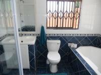 Bathroom 3+ - 5 square meters of property in Queensburgh
