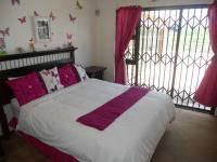 Bed Room 2 - 10 square meters of property in Queensburgh