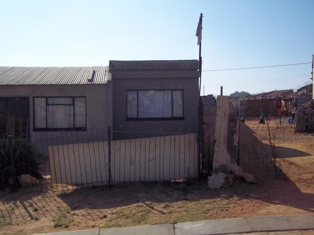 2 Bedroom House for Sale For Sale in Ratanda-JHB - Home Sell - MR120826