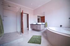 Main Bathroom - 14 square meters of property in Willow Acres Estate