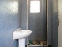 Main Bathroom - 11 square meters of property in Lenasia South