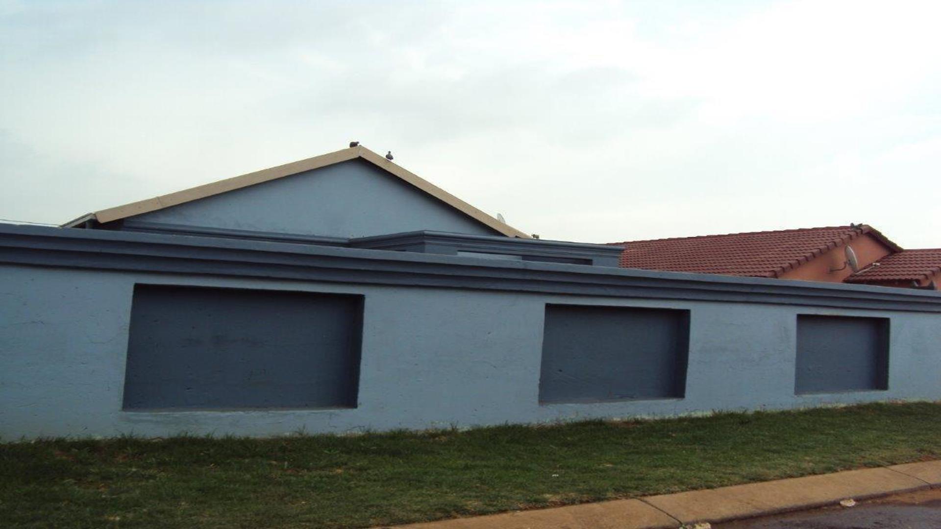 Front View of property in Vosloorus