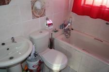 Bathroom 1 - 5 square meters of property in Silversands