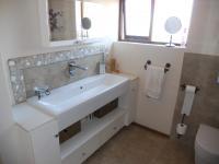 Main Bathroom - 8 square meters of property in Shakas Rock