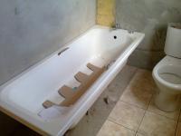 Main Bathroom - 13 square meters of property in Motherwell