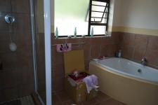 Bathroom 1 - 10 square meters of property in Grabouw