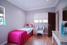 Bed Room 1 - 14 square meters of property in Six Fountains Estate