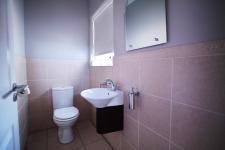 Bathroom 3+ - 2 square meters of property in Six Fountains Estate