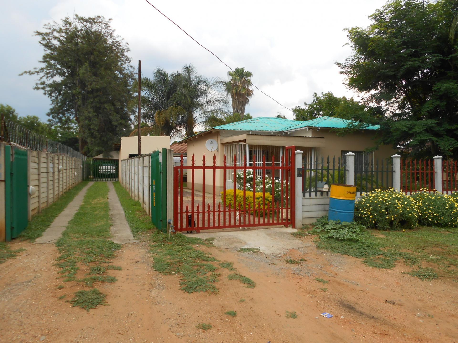 Front View of property in Rustenburg