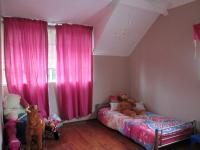 Bed Room 1 - 13 square meters of property in Risiville