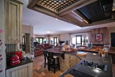 Kitchen - 29 square meters of property in Woodhill Golf Estate
