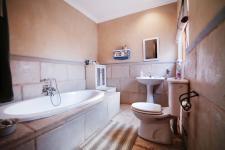 Bathroom 2 - 13 square meters of property in Woodhill Golf Estate