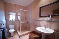 Bathroom 3+ - 6 square meters of property in Woodhill Golf Estate