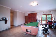 Informal Lounge of property in Woodhill Golf Estate