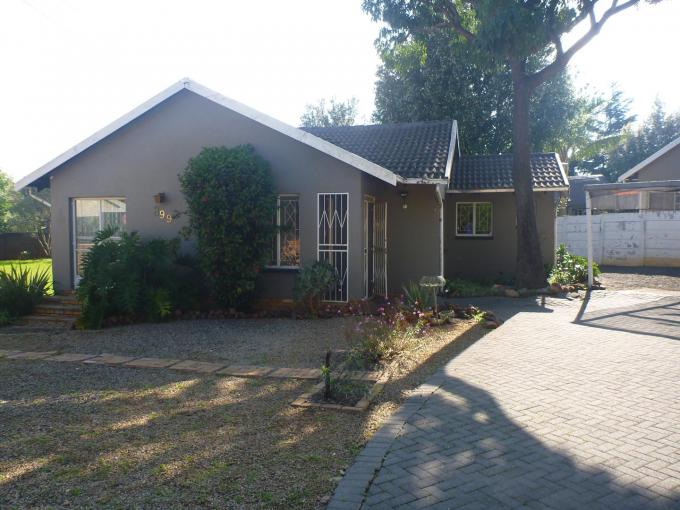 2 Bedroom House for Sale For Sale in Strubensvallei - Private Sale - MR121473