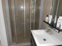 Main Bathroom - 5 square meters of property in Greenstone Hill