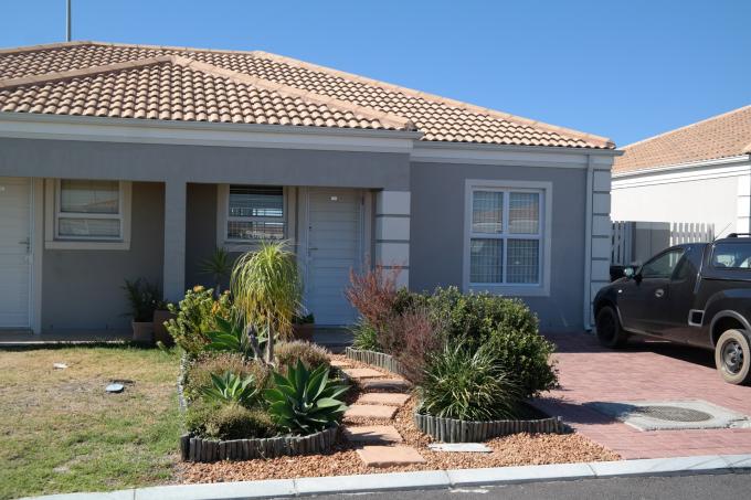 2 Bedroom Simplex for Sale For Sale in Melkbosstrand - Private Sale - MR121544