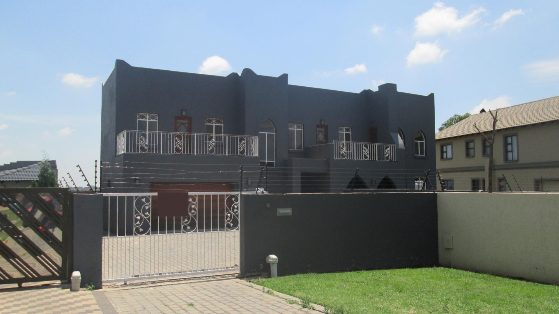 Front View of property in Sonneveld