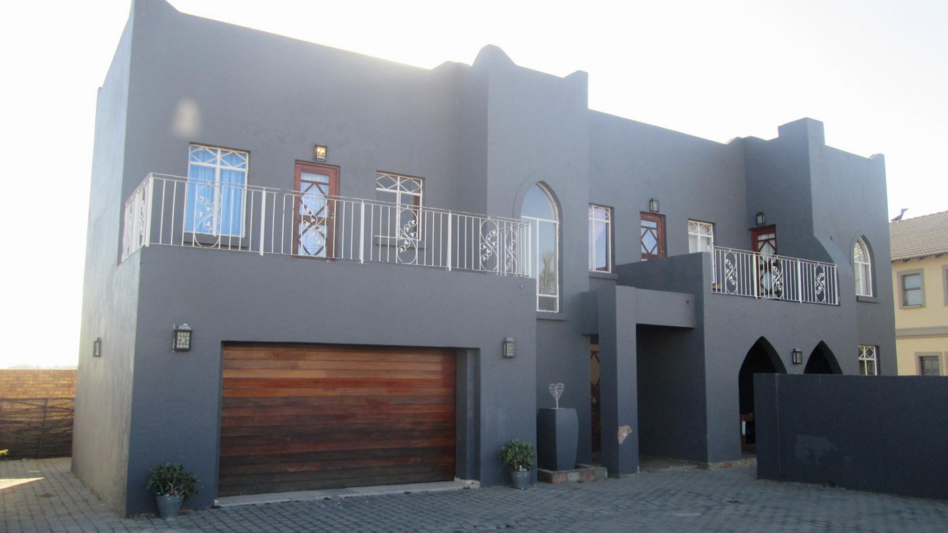 Front View of property in Sonneveld