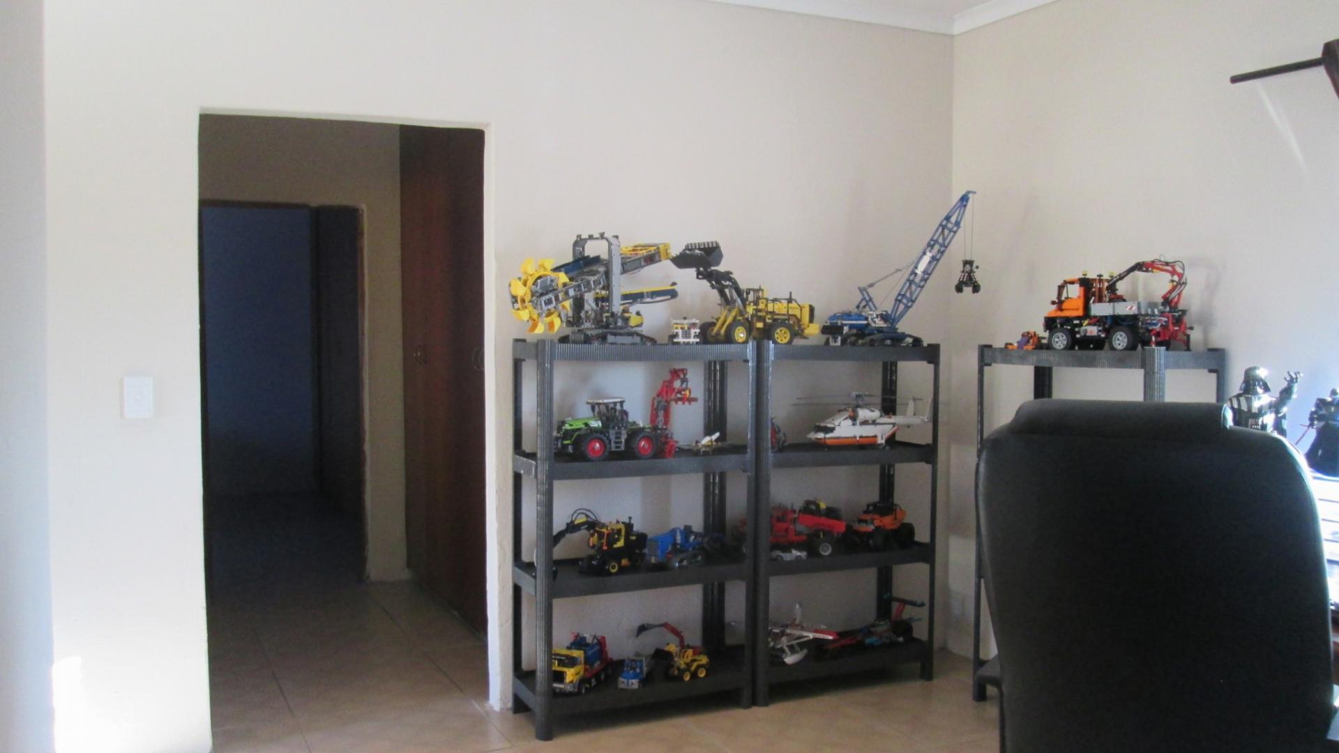 Spaces - 48 square meters of property in Sonneveld