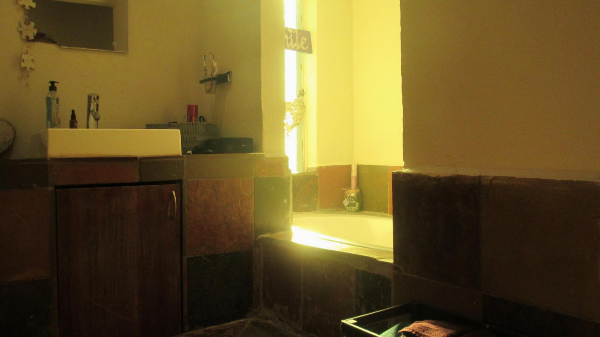 Main Bathroom - 9 square meters of property in Sonneveld