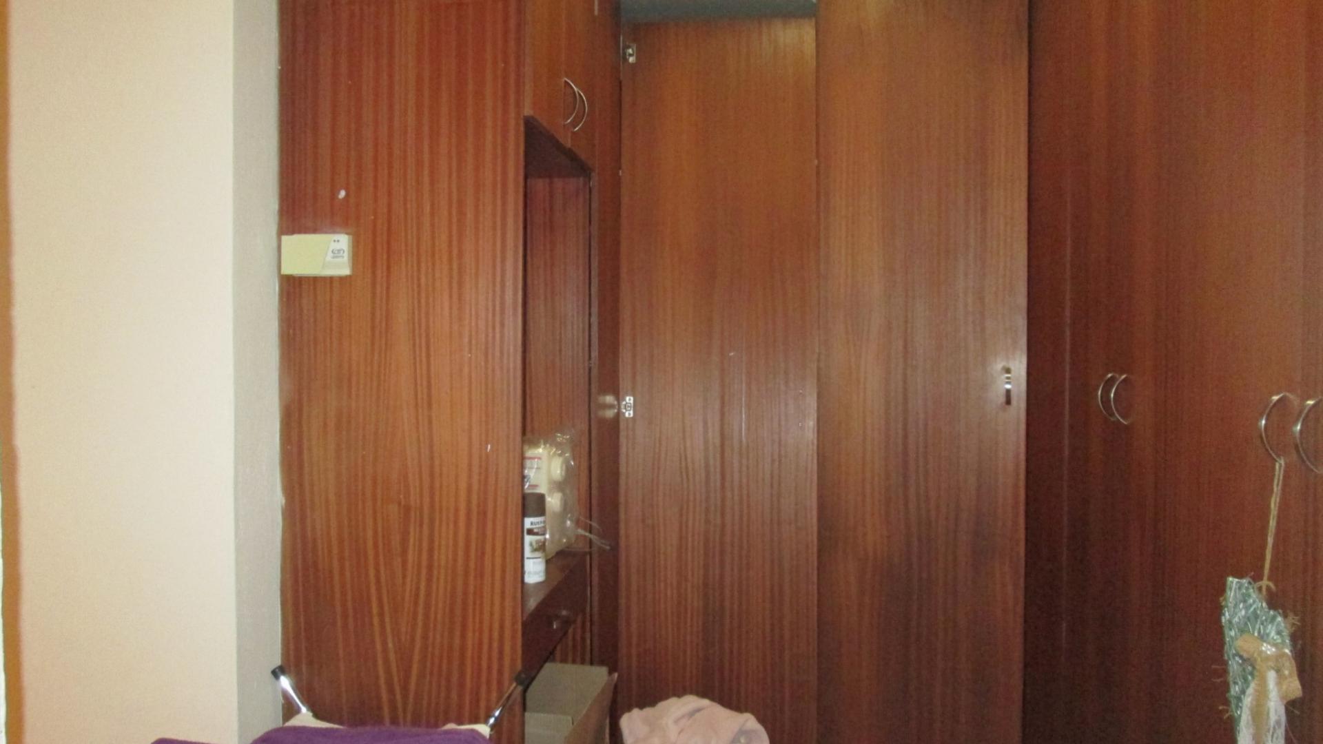 Main Bedroom - 29 square meters of property in Sonneveld