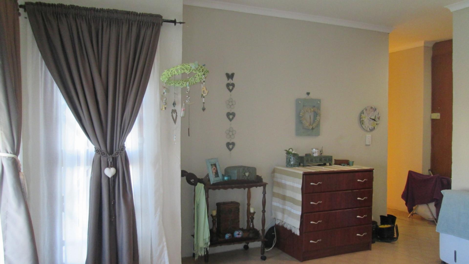 Main Bedroom - 29 square meters of property in Sonneveld