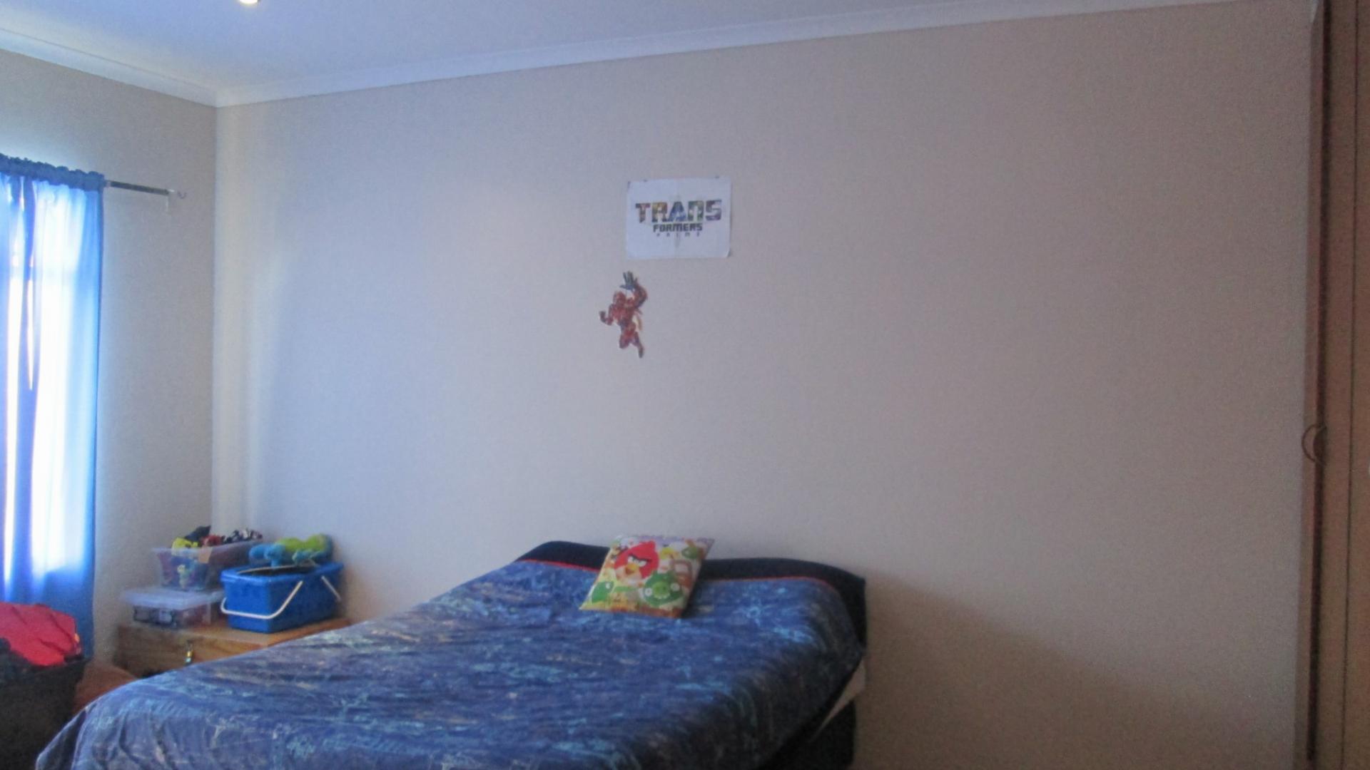 Bed Room 2 - 19 square meters of property in Sonneveld