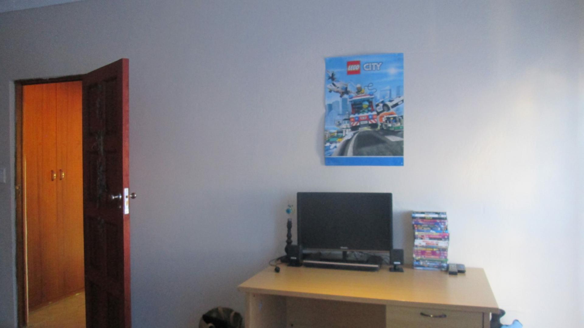 Bed Room 2 - 19 square meters of property in Sonneveld