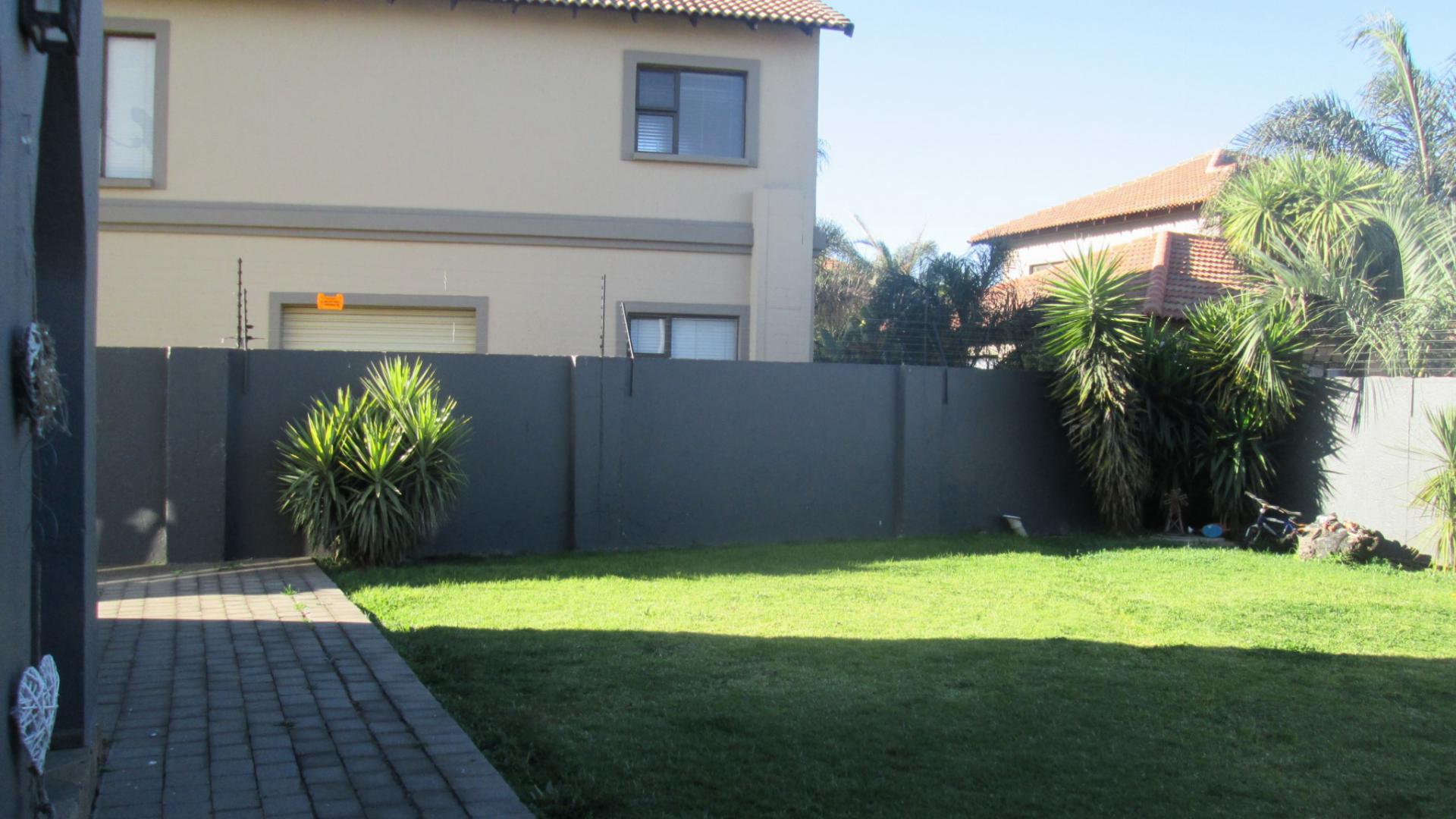 Garden of property in Sonneveld