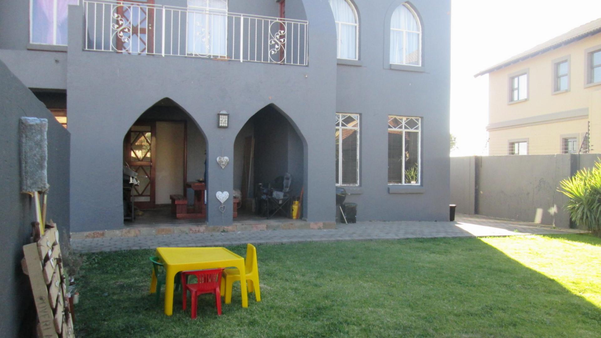 Garden of property in Sonneveld