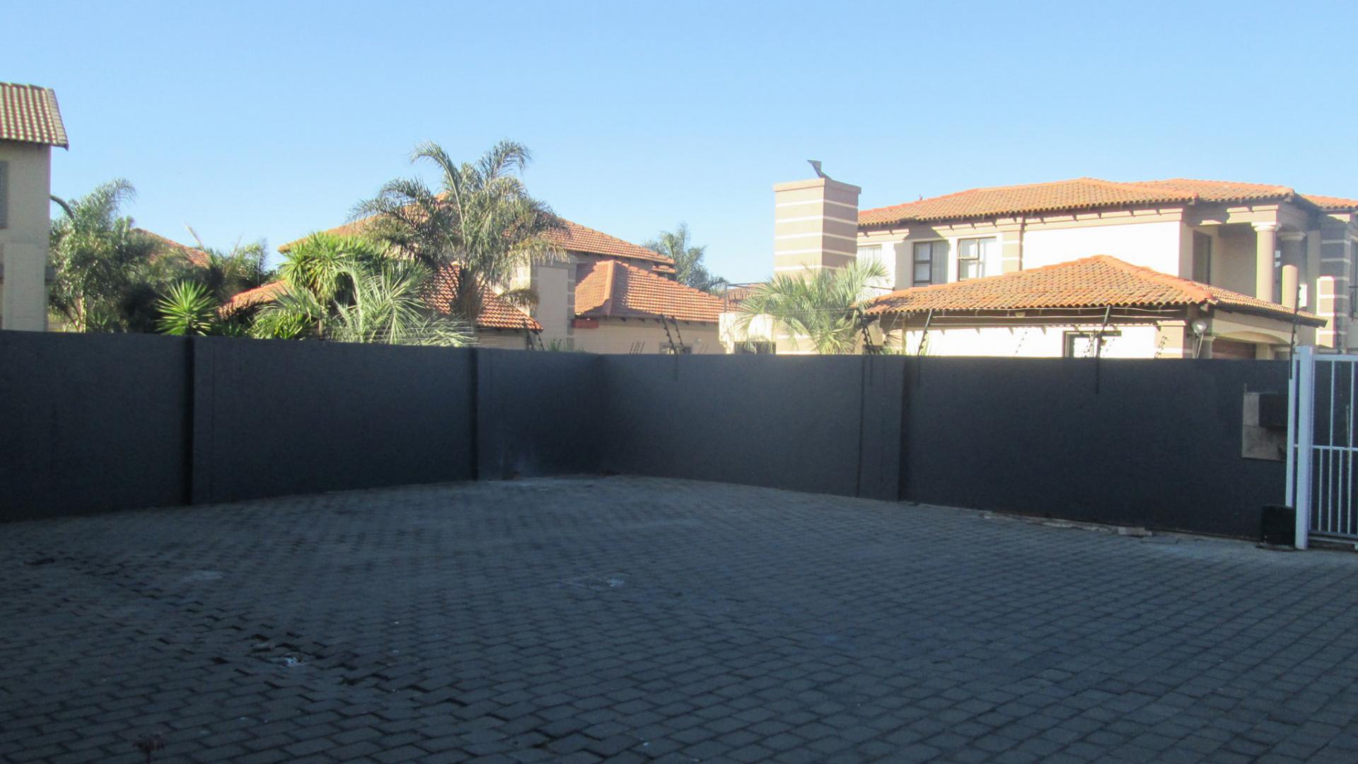 Spaces - 48 square meters of property in Sonneveld