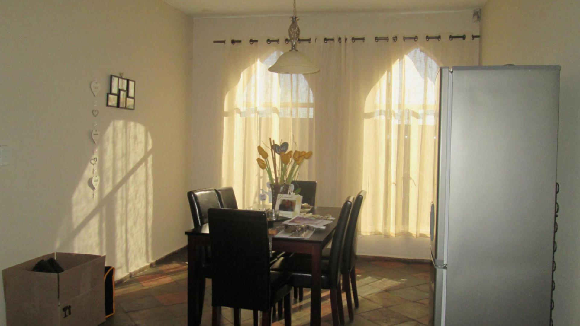 Dining Room - 12 square meters of property in Sonneveld