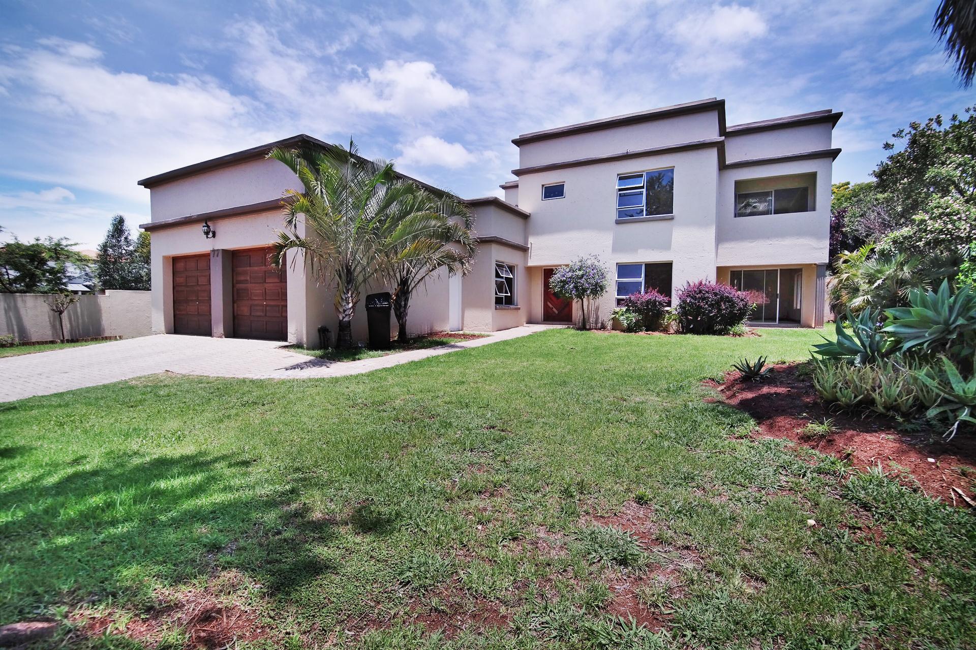 Front View of property in Silver Lakes Golf Estate