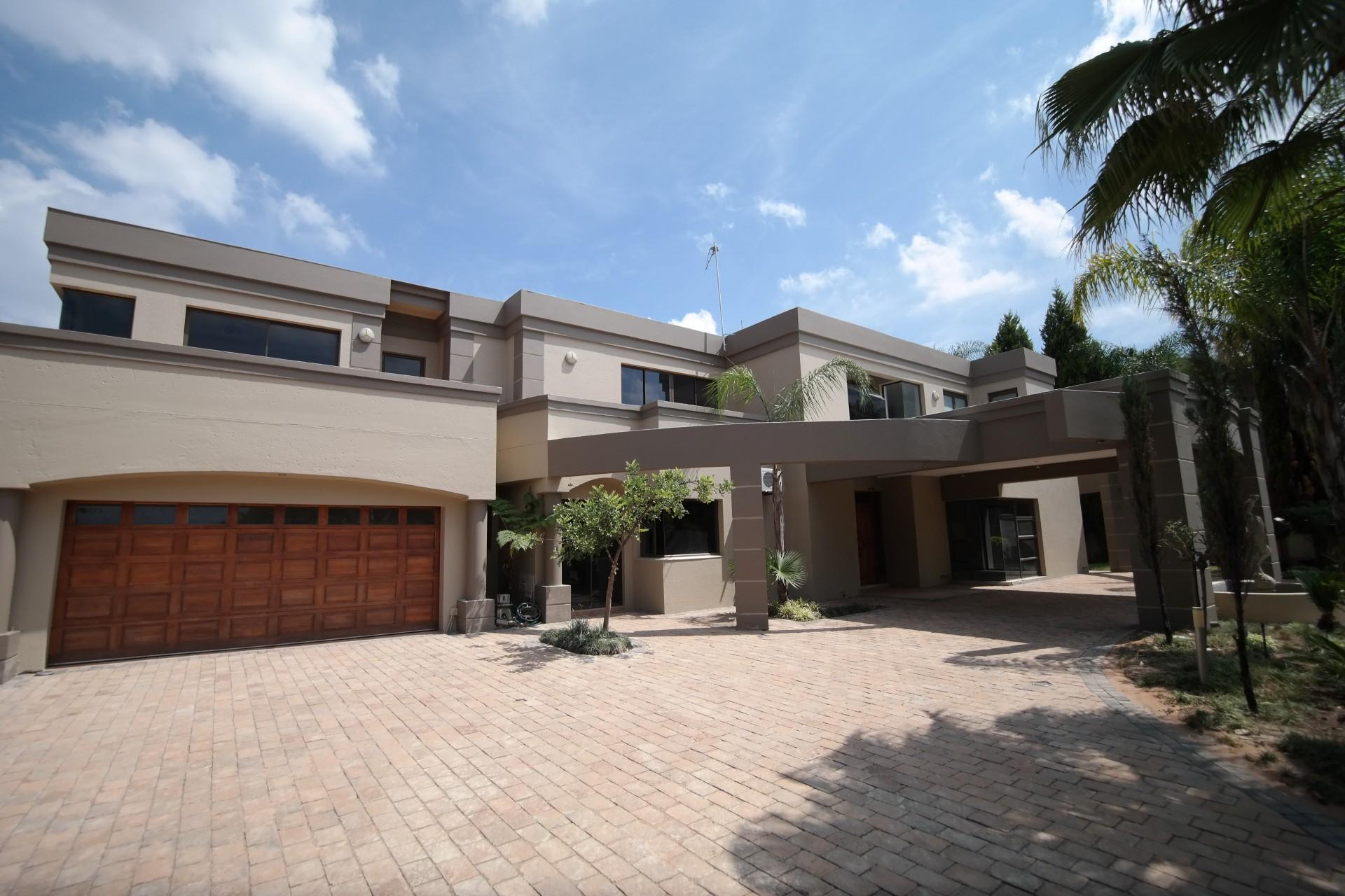 Front View of property in Silver Lakes Golf Estate