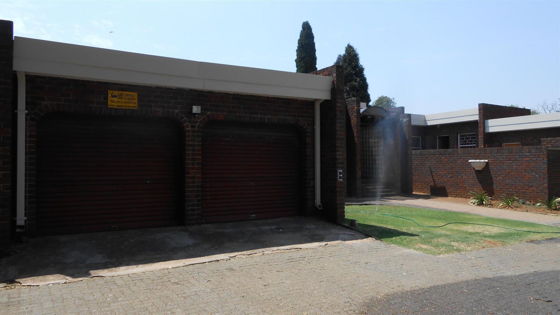 Front View of property in Sunward park