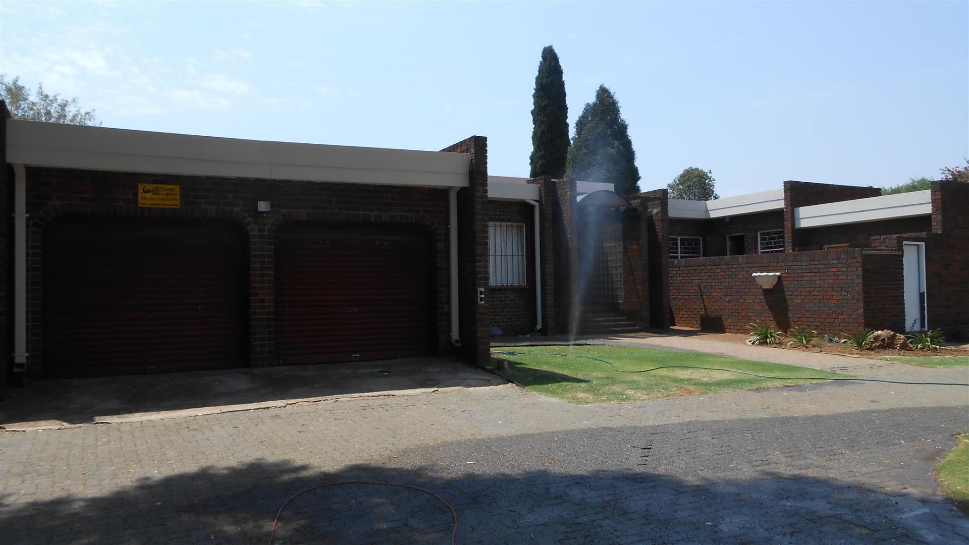 Front View of property in Sunward park