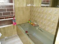 Main Bathroom - 8 square meters of property in Sunward park