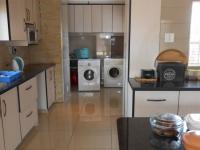 Kitchen - 26 square meters of property in Sunward park