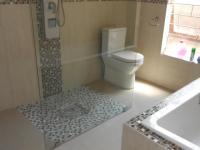 Main Bathroom - 8 square meters of property in Sunward park