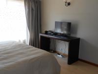 Main Bedroom - 26 square meters of property in Sunward park