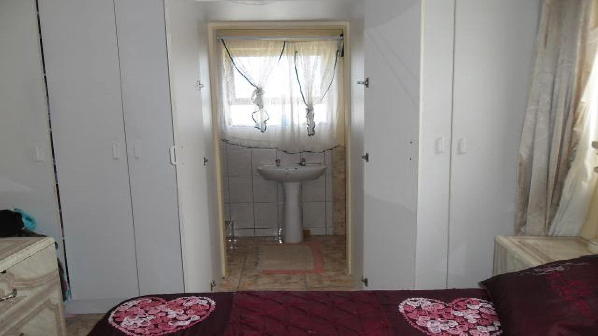 Bed Room 1 of property in Parsons Vlei