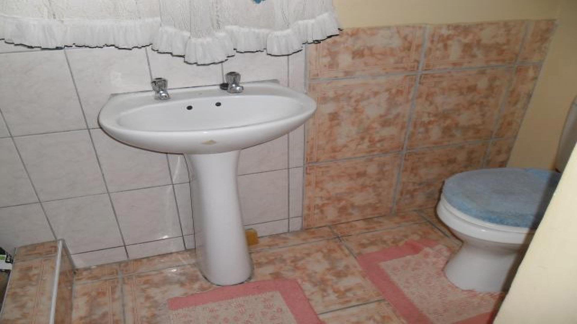 Bathroom 1 of property in Parsons Vlei