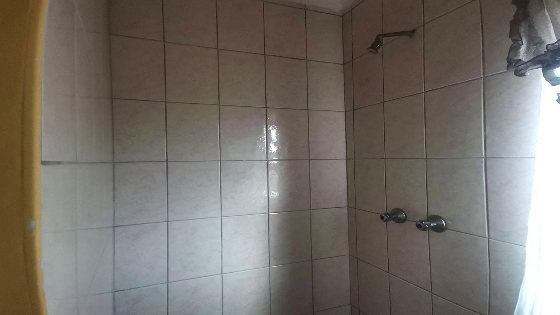 Bathroom 1 of property in Parsons Vlei