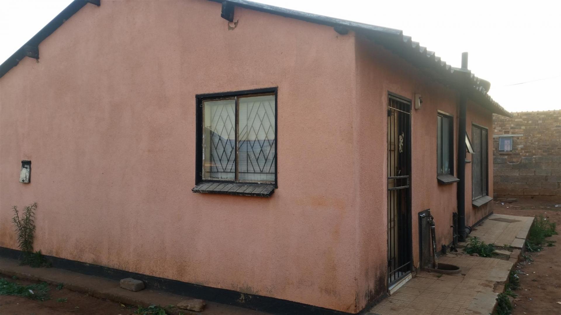 Front View of property in Vosloorus