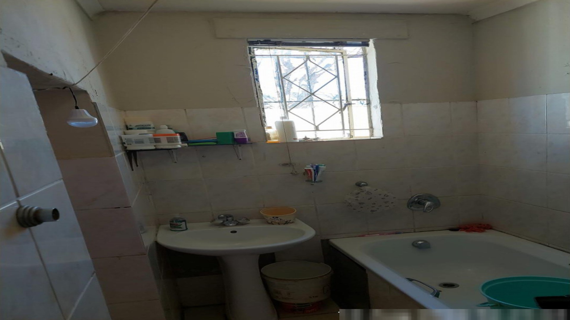 Bathroom 2 of property in Roodepoort