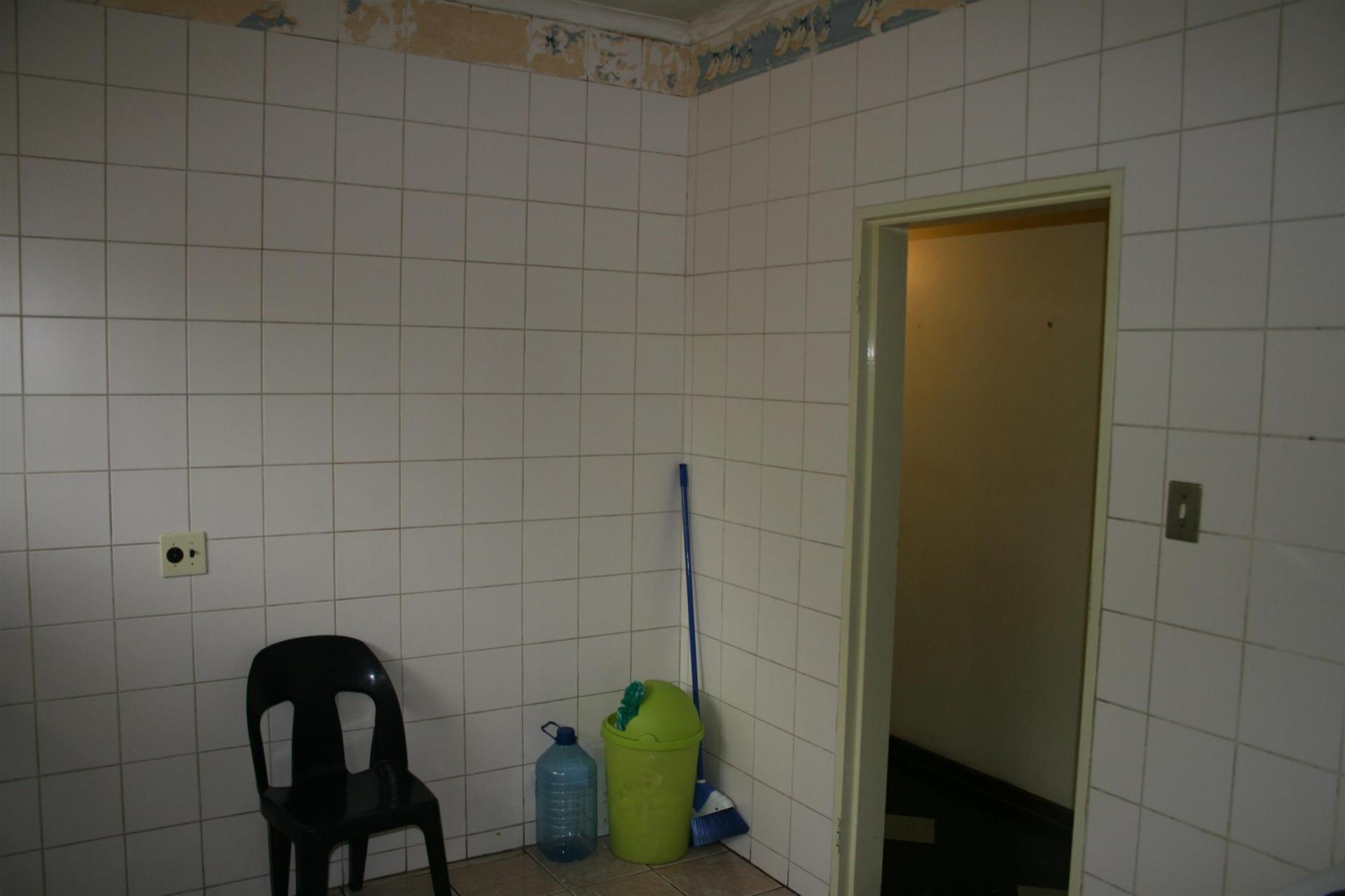 Kitchen - 11 square meters of property in Emalahleni (Witbank) 