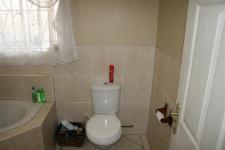 Main Bathroom - 6 square meters of property in Tasbetpark