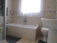 Main Bathroom - 20 square meters of property in Casseldale