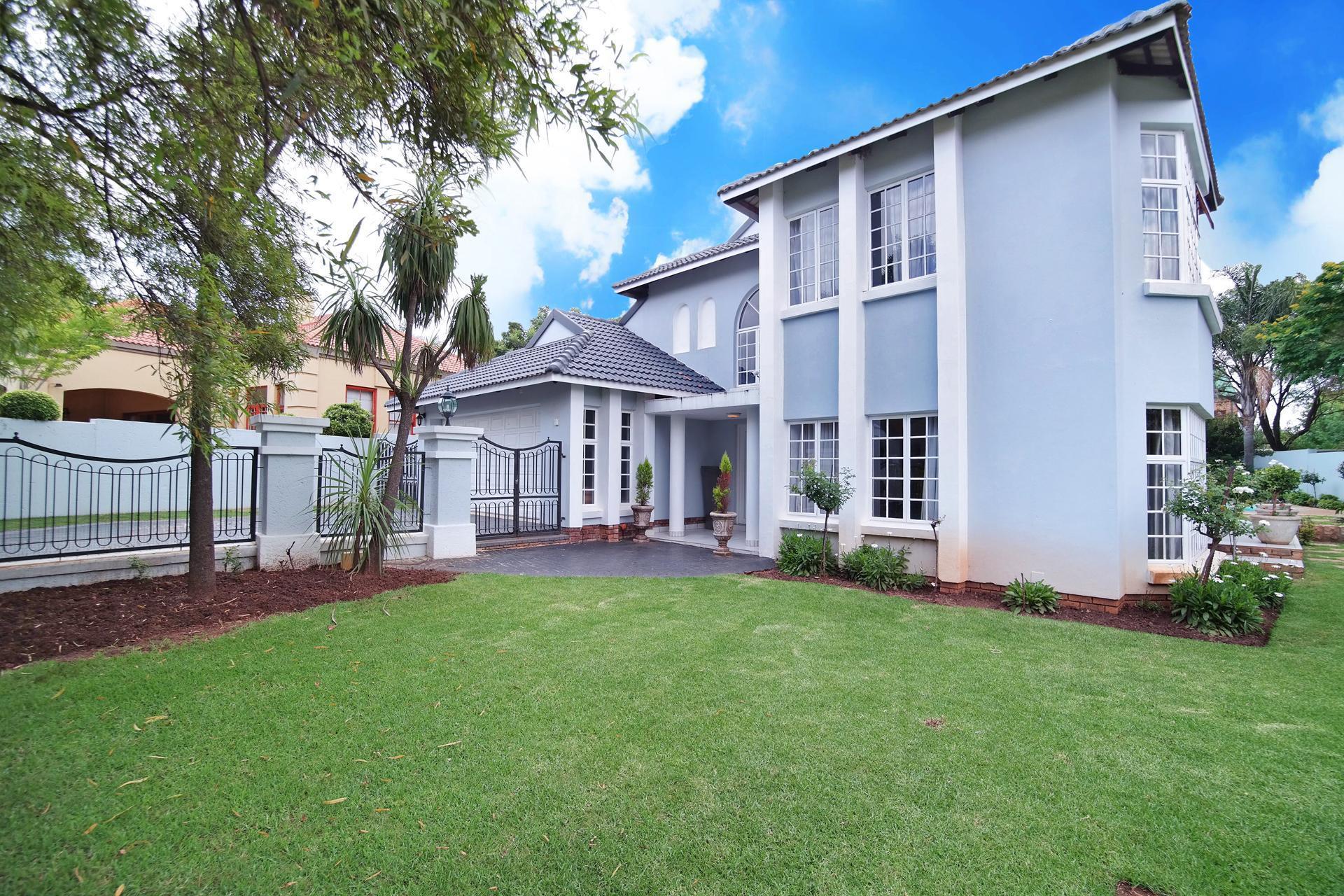 Front View of property in Silver Lakes Golf Estate